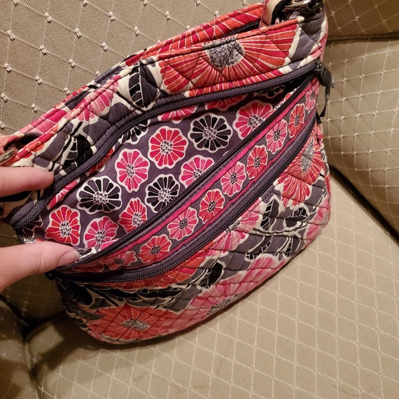 ๐Very Bradley Triple Zip Hipster - Picture 4 of 5